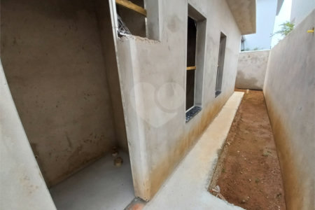 Casa Térrea no Condomínio Village Damha III.
