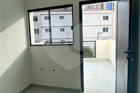 Sobrado com 3 andares, 350 m², 6 quartos, 2 suítes e 5 vagas para locação no Jardim Anália Franco!