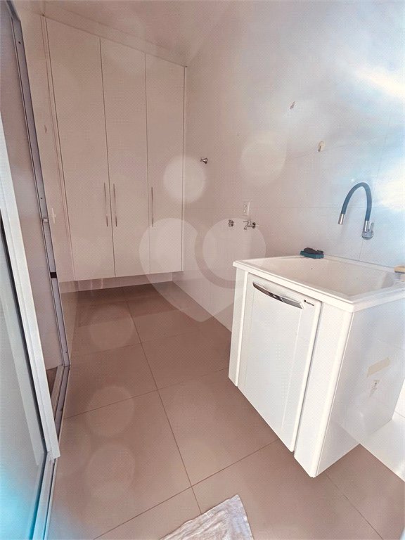 Casa à venda com 3 quartos, sendo 3 suítes, no condomínio Village Damha III, São Carlos - SP