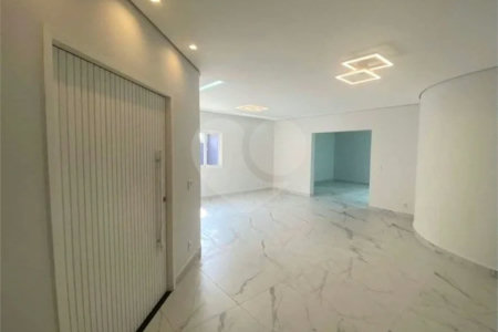 Casa à venda no bairro Dos Casa, em São Bernardo do Campo, com 280 m², 4 dormitórios, 3 suítes, 4 vagas, hidromassagem e fácil acesso às principais rodovias.