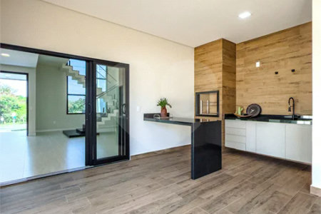Indaiatuba - Condomínio Milano - Sobrado - 350 m² de terreno - 240 m² de área construída - 4 vagas de garagem, sendo 2 cobertas - Salas de estar e jantar integradas - 3 suítes com closet e varanda no pavimento superior - Escritório no térreo - Espaço gourmet com churrasqueira - Banheiro externo