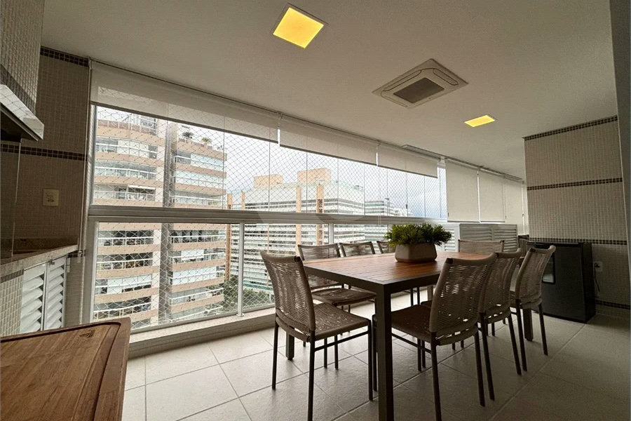 Apartamento à venda com 3 quartos, sendo 2 suítes,  em Riviera de São Lourenço, Bertioga, SP