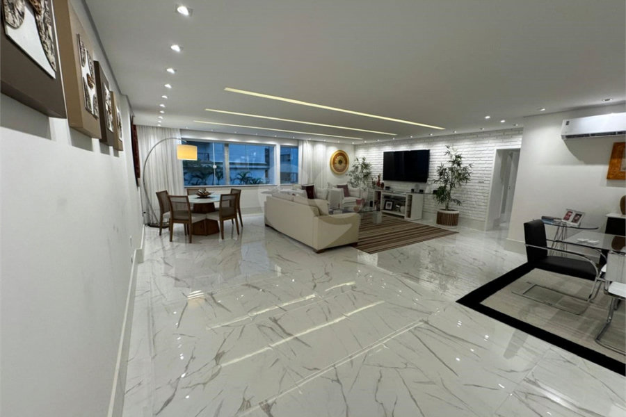 Apartamento à venda com 2 quartos e 3o reversível, no Baixo Jardins