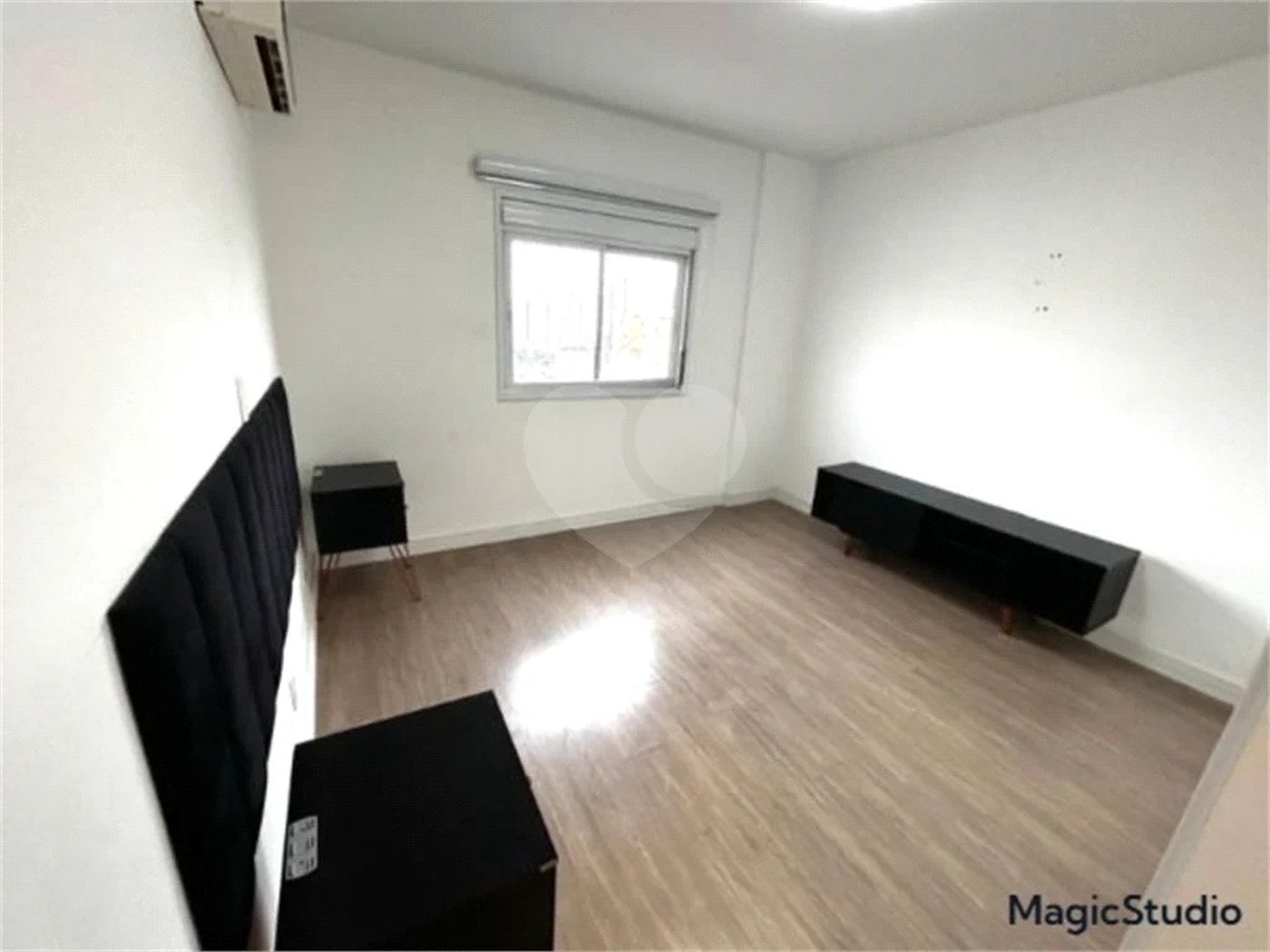 Apartamento com 138m², 3 dormitórios, sendo 3 suítes, 2 vagas de garagem, à venda na Vila Valparaiso em Santo André.