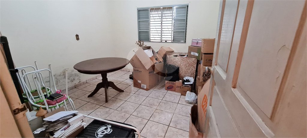 Casa térrea para venda em Araraquara.