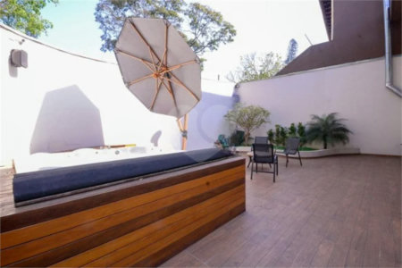 Casa com 4 Dormitórios sendo 1 suíte, com 3 Vagas