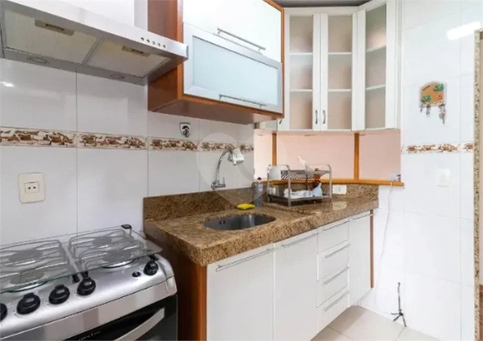 Apartamento à venda no Mandaqui com 3 dormitórios, sendo 1 suíte, sala ampla e bem distribuída, cozinha, 2 banheiros e área de serviço. O imóvel conta ainda com 1 vaga de garagem.
