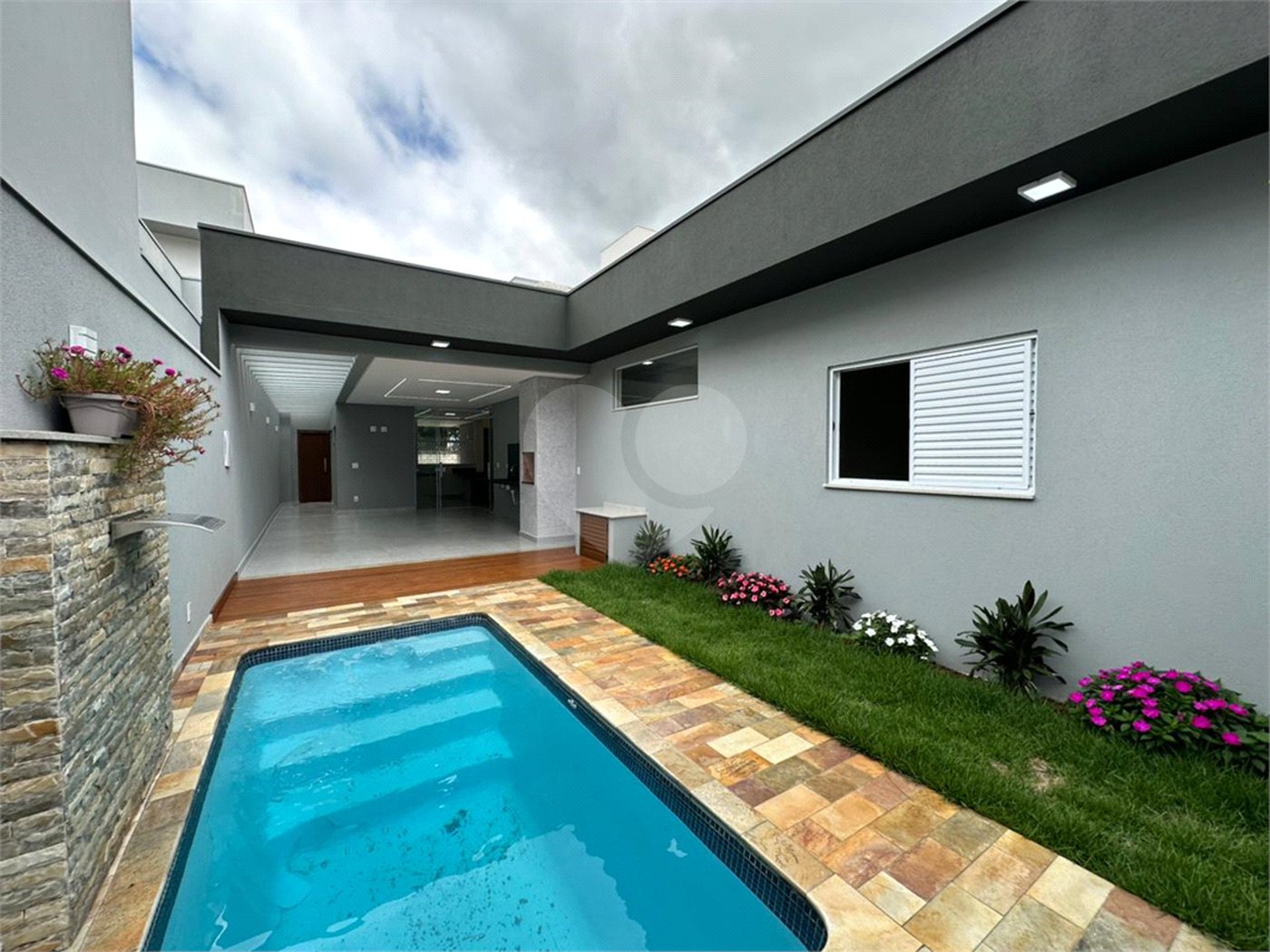 Casa para venda no Condomínio Faixa Azul.