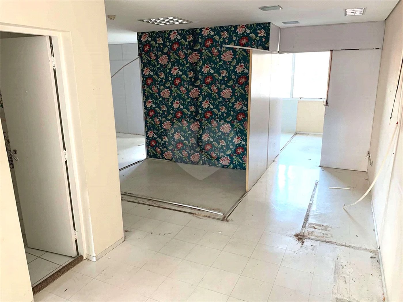 Aluga-se loja de rua, 230 m2, no Portal do Morumbi