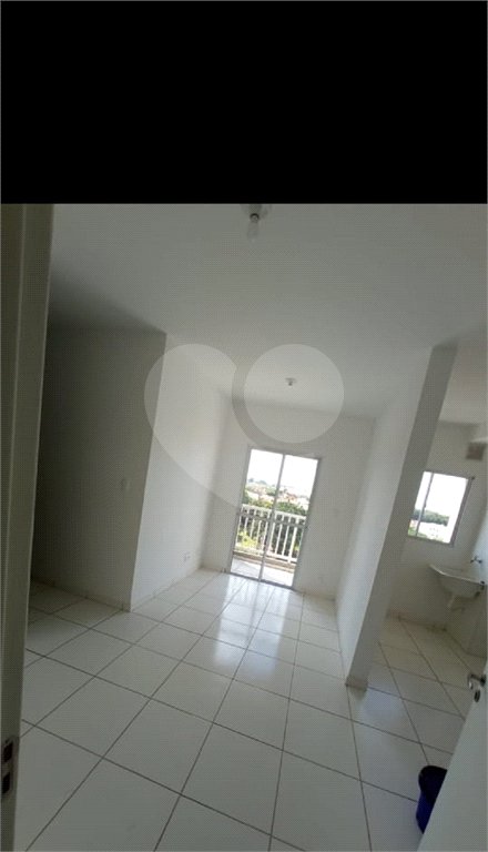 Apartamento no Condomínio Flor de Liz.