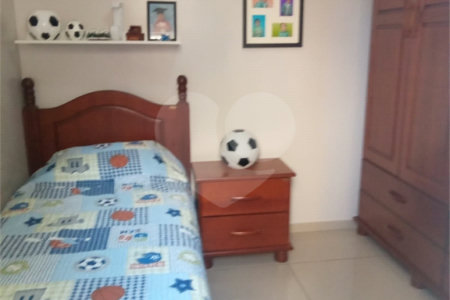 Sobrado com 2 dormitórios.