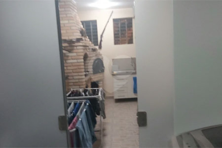Sobrado com 224m² , 3 dormitórios , sendo 2 suítes , 3 vagas de garagem , 7 banheiros , à venda na Vila Scarpelli em Santo André.