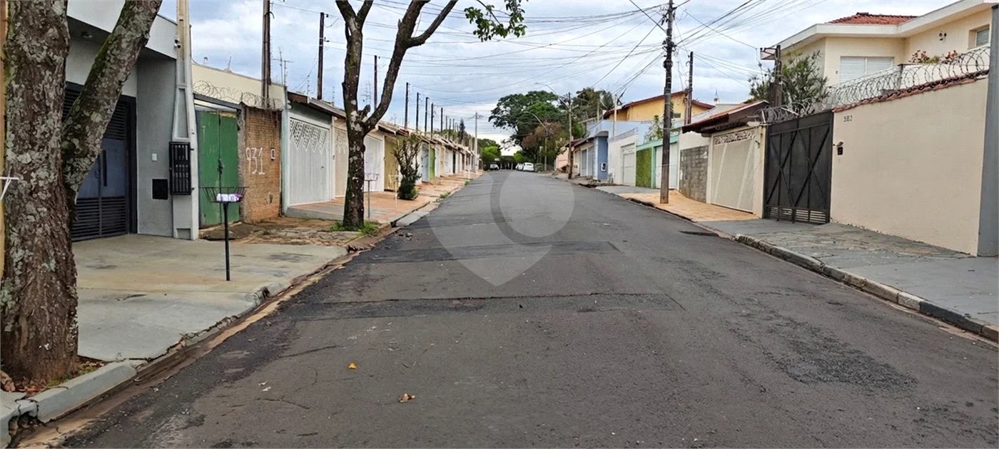Casa Nova (Apenas 2 Anos) com Suíte: Conforto, Segurança e Localização Privilegiada!