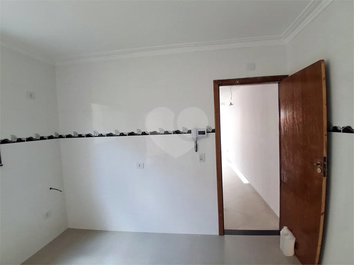 Sobrado amplo com 3 suítes e 5 vagas na Cachoeirinha