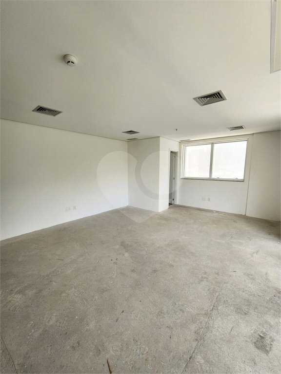 Sala comercial em frente ao Allianz Parque