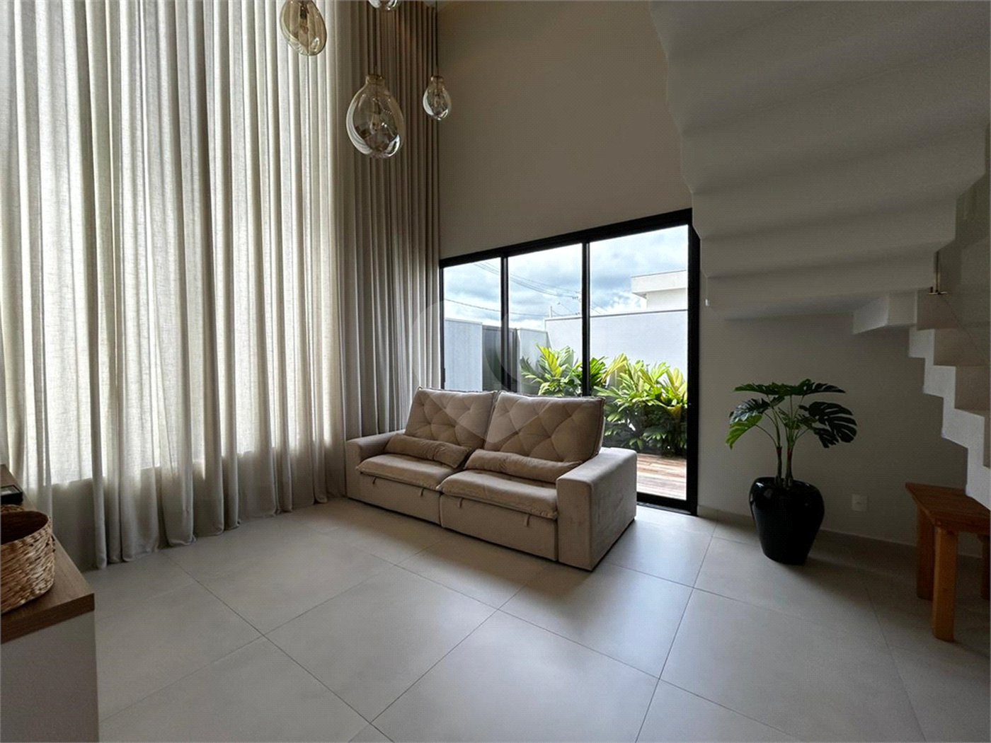 Casa de alto padrão para venda no condomínio Damha III.