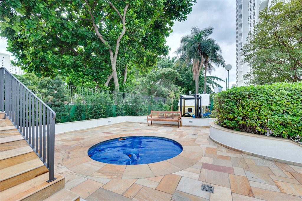 Apartamento à venda com 3 suítes em Real Parque, São Paulo, SP