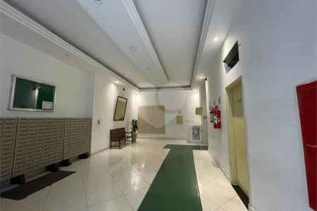Apartamento á venda na Bela Vista com 57m² reformado e com armário embutido.
