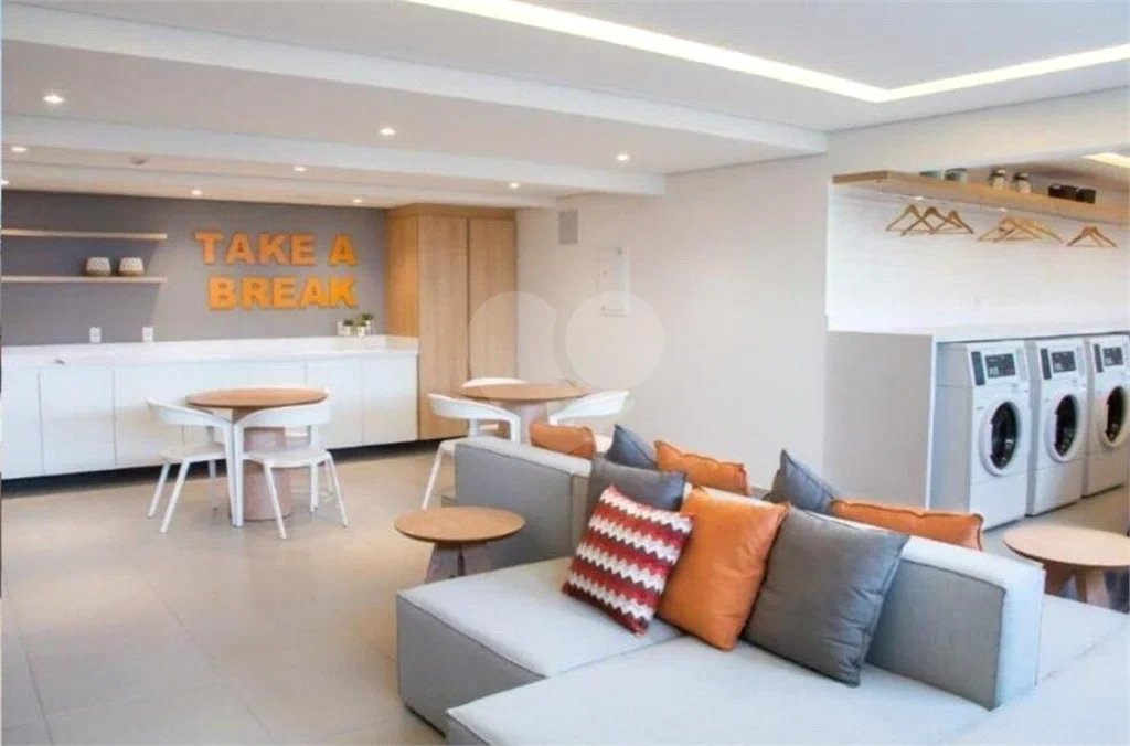 Apartamento 32 m2, com 1 dormitório e 01 vaga de garagem