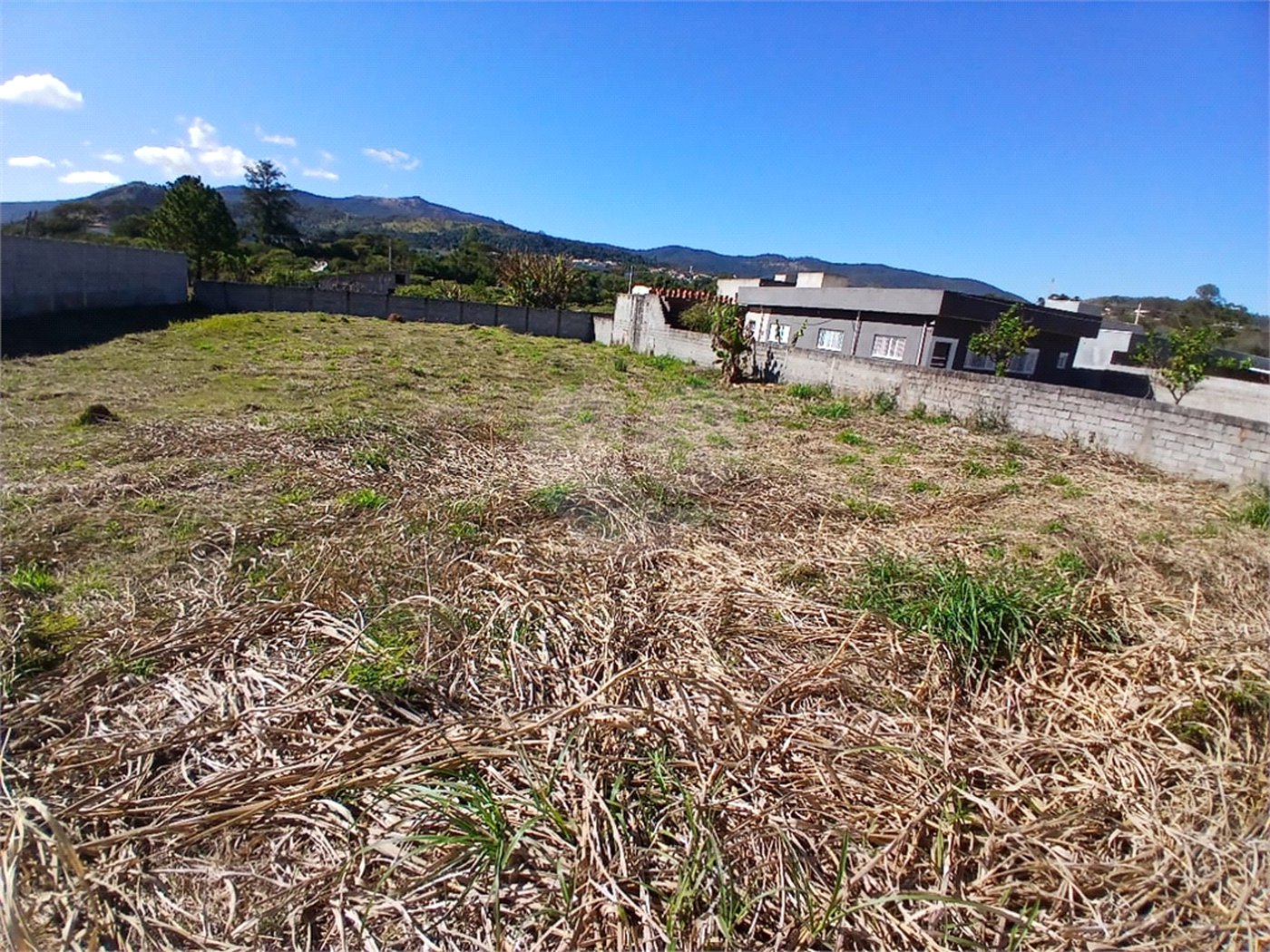 Terreno a venda no Jardim Estância Brasil com 1400m²