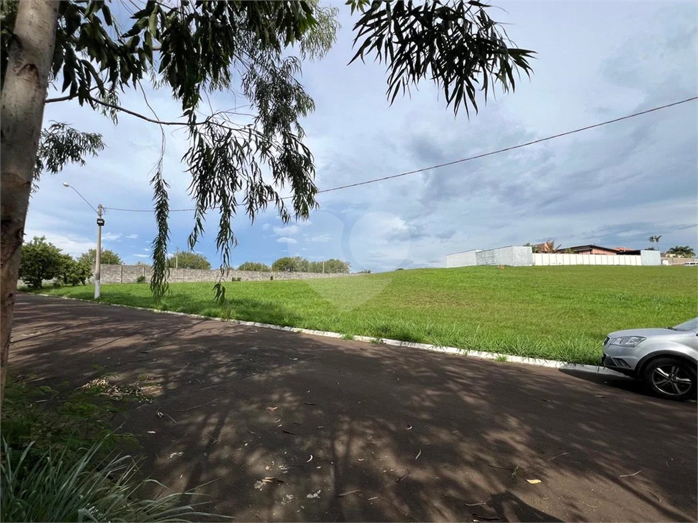 Terreno à venda em condomínio fechado na cidade de Piracicaba, no Condomínio Park Campestre II
