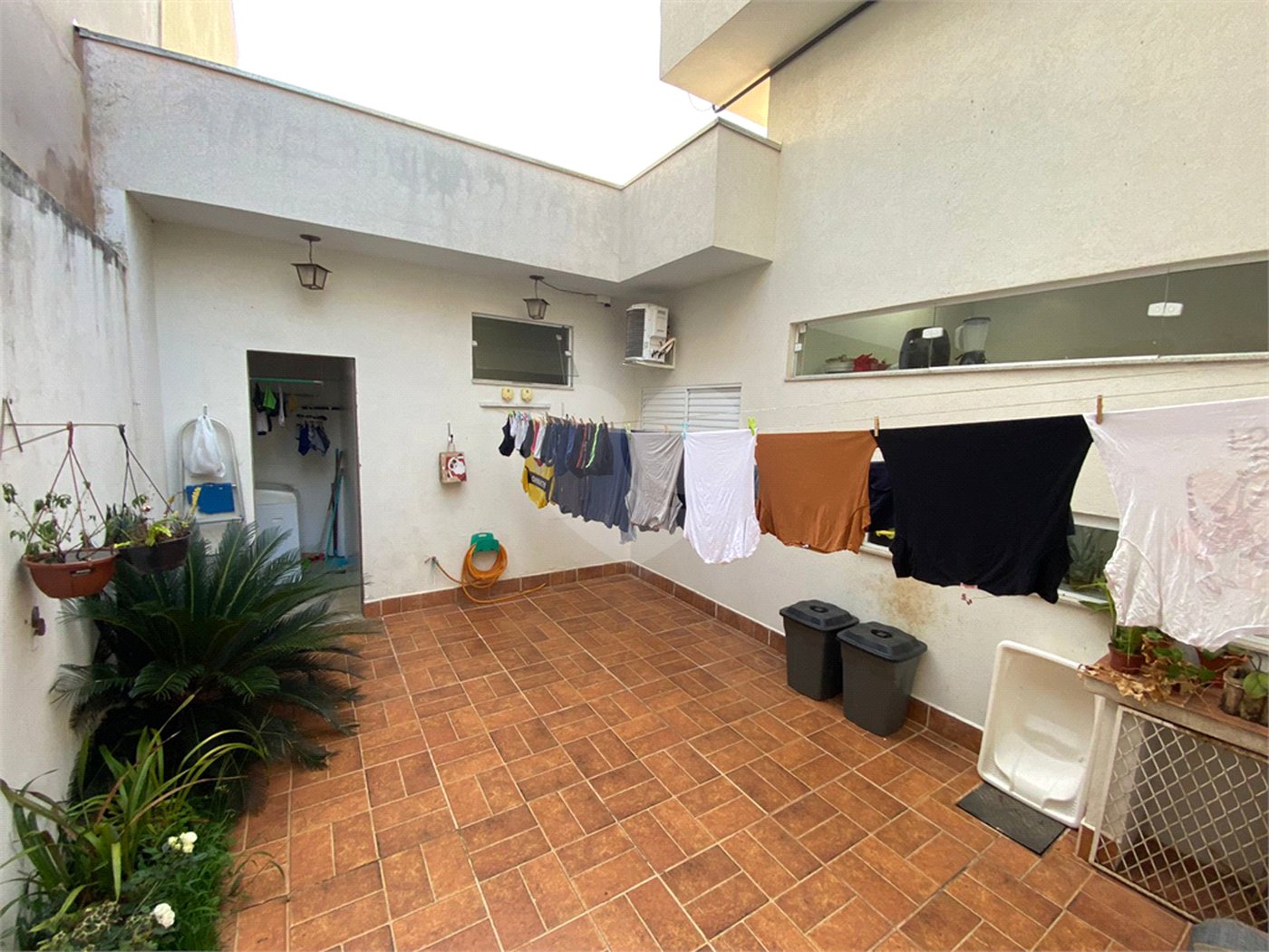 Casa térrea no Samambaia.