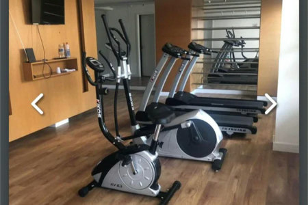 Apartamento com 2 quartos, 1 suíte e sala ampliada com varanda, 2 vagas em frente a Chácara do Joquei