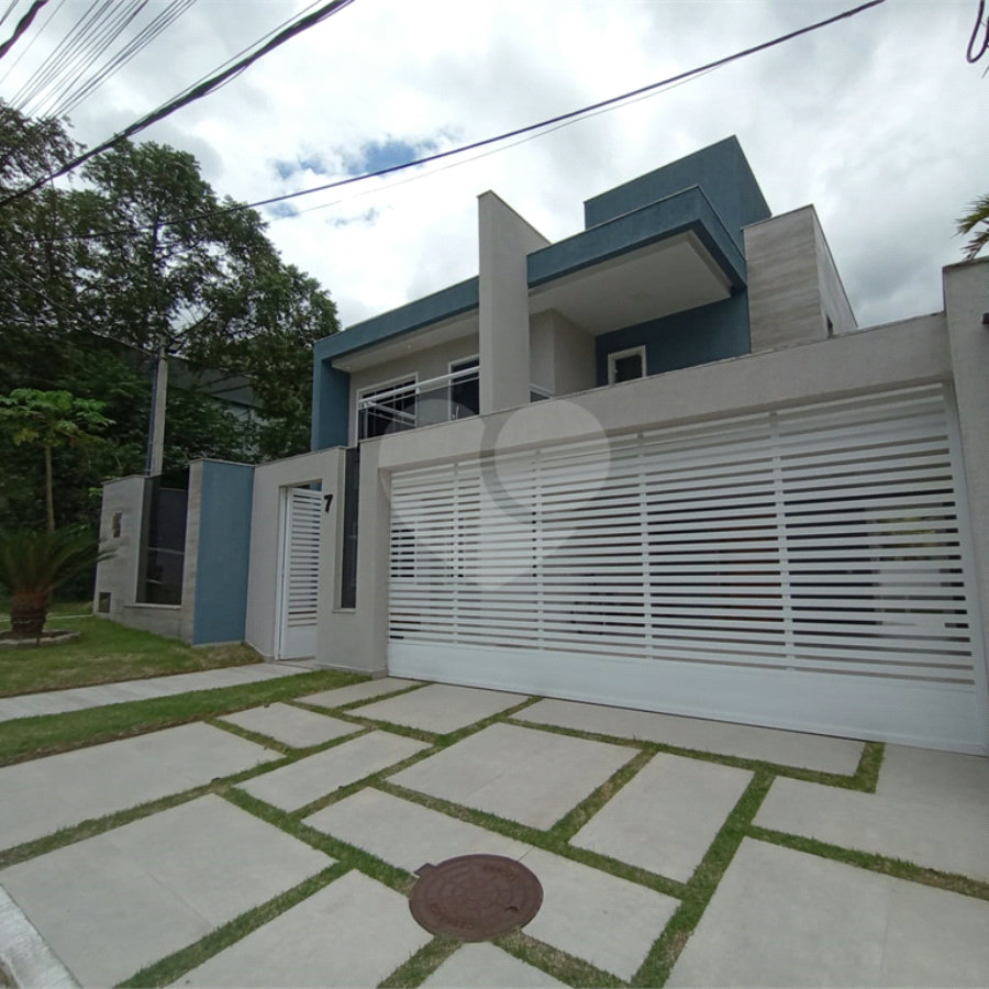 CASA 03 QUARTOS DE ALTO PADRÃO