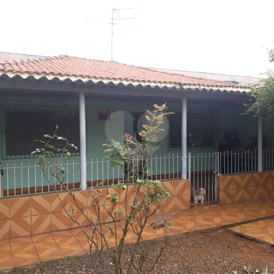 Casa térrea com amplo terreno