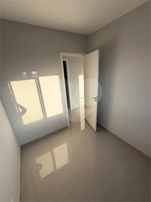 Apartamento à venda na Vila São João, próximo as Shopping Internacional de Guarulhos, com 43 m² com 2 dormitórios e 1 vaga de garagem