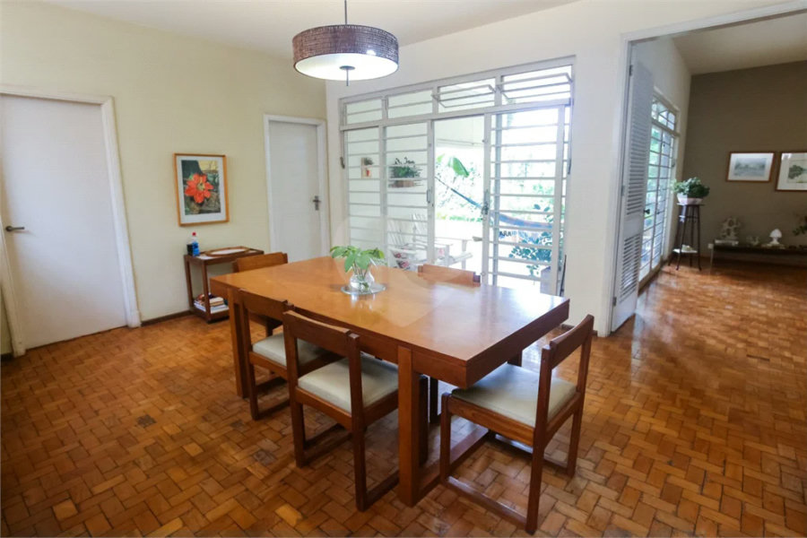 Casa à venda com excelente localização comercial