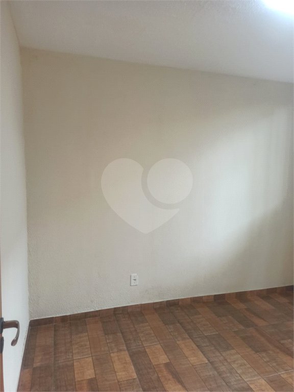 Apartamento no térreo, localizado no Condomínio Residencial Monte Everest