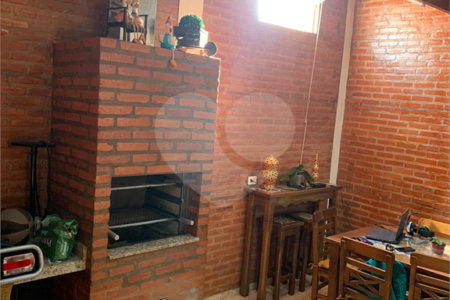 Casa térrea no Condomínio Moradas II.