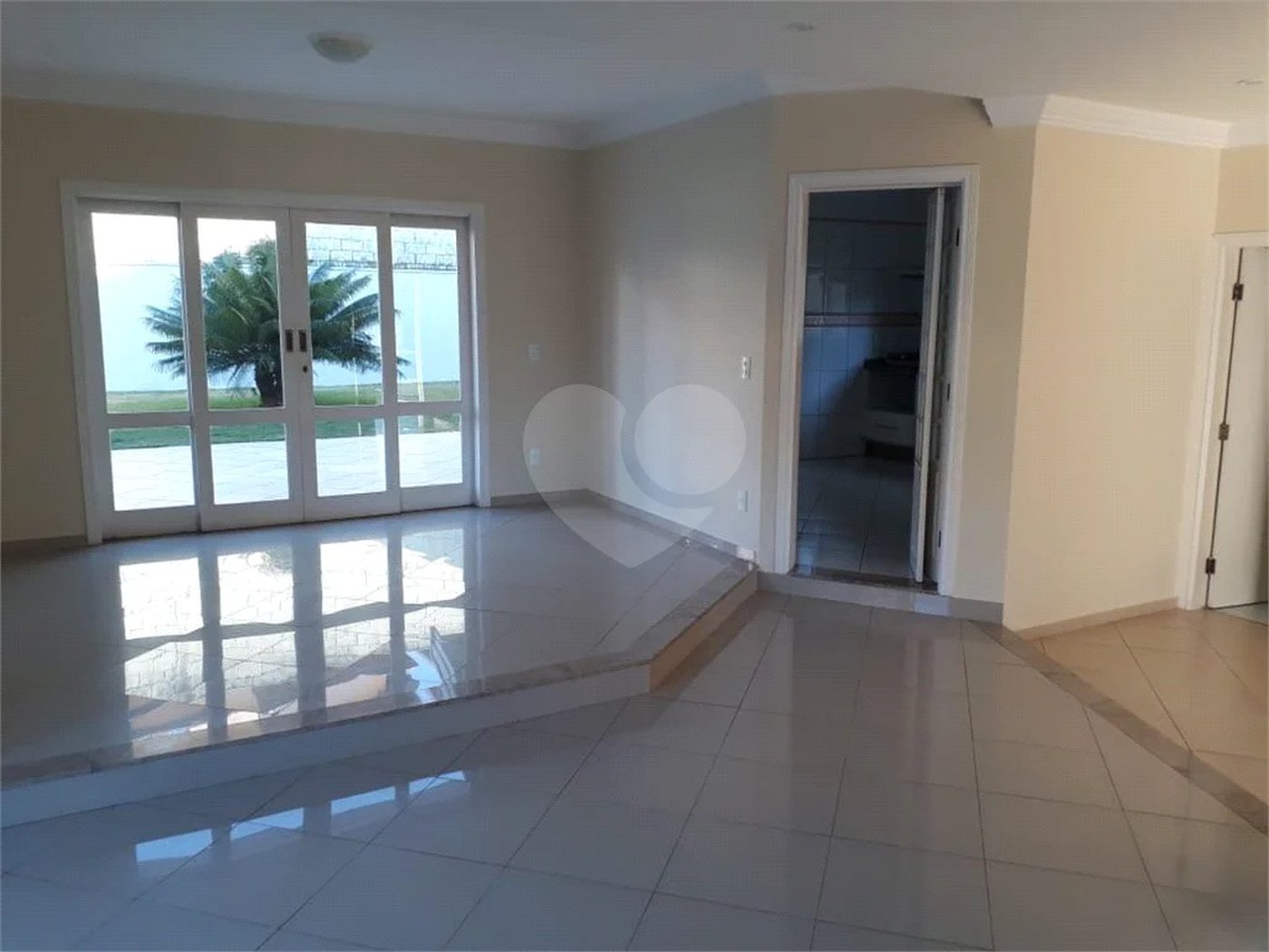 Sobrado à venda com 3 quartos, sendo 1 suíte,  em Condomínio Residencial Terras do Caribe, Valinhos, SP