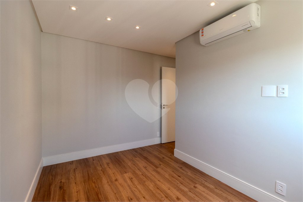 Apartamento para venda em Moema com 3 quartos, sendo 3 suítes, 2 vagas, 149 m²