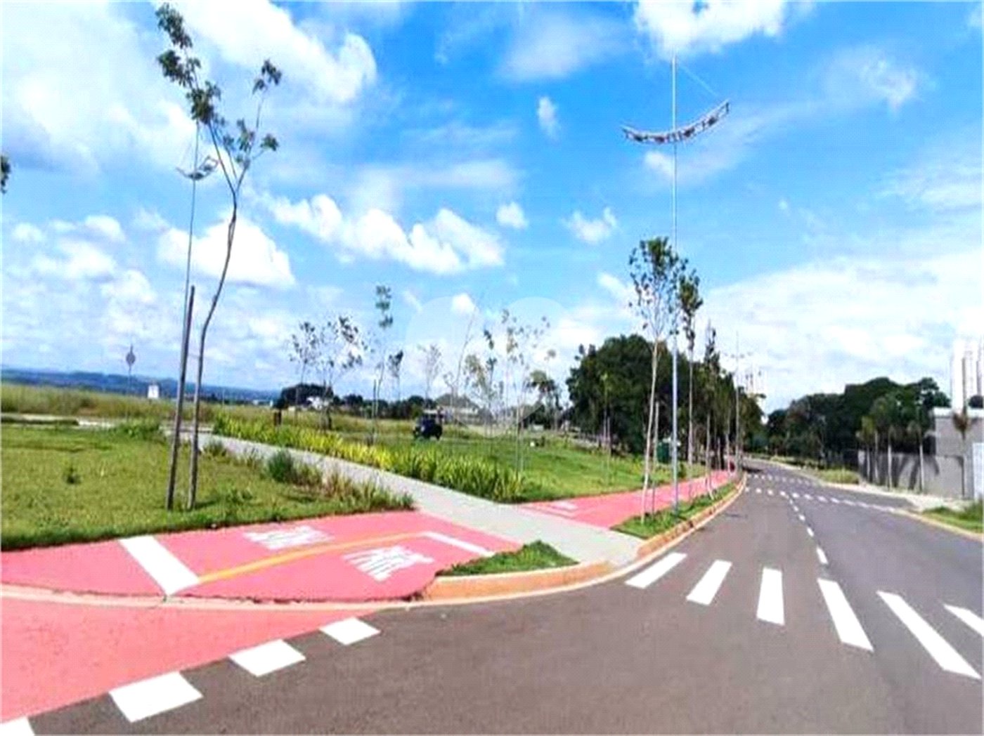 Indaiatuba - Loteamento no Jardim Park Meraki - Excelente oportunidade! Lote espaçoso de 342,12m² disponível por apenas R$ 577.945,00 - Localizado em uma região privilegiada, com IPTU - R$ 300,23 e condomínio - R$ 862,83 - Além disso, sua localização é extremamente conveniente, a apenas 2 minutos