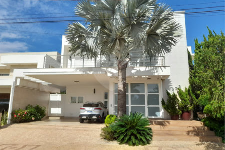 Casa à Venda no Condomínio Damha III – Elegância e Conforto para sua Família