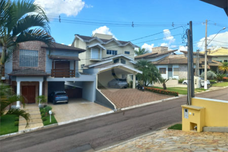 Casa à venda com 4 quartos, sendo 2 suítes,  em Villaggio Capríccio, Louveira, SP