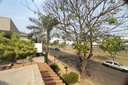 Casa em Construção com Área Gourmet e Piscina no Condomínio Damha II