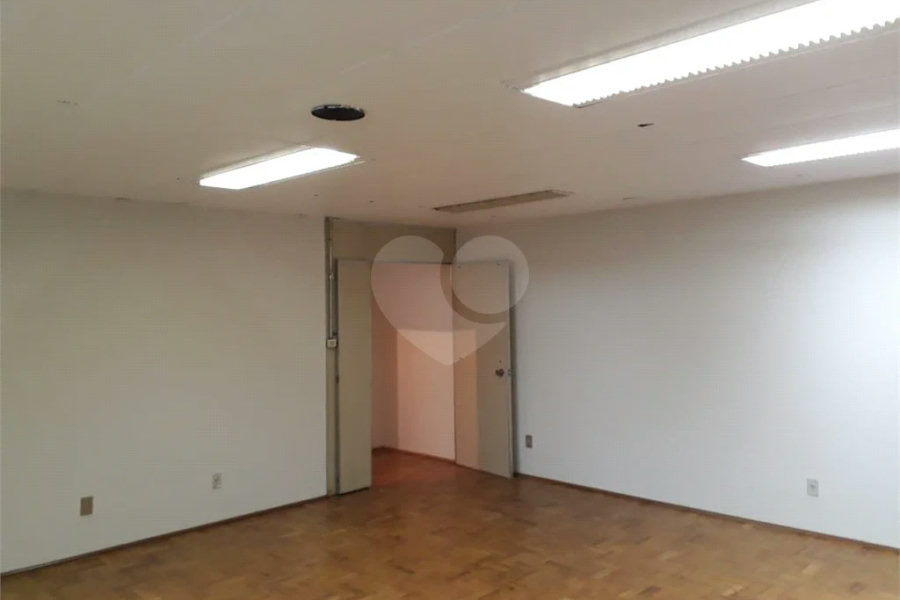 Conjunto Comercial na Av. Paulista, Anexo ao Metrô Brigadeiros