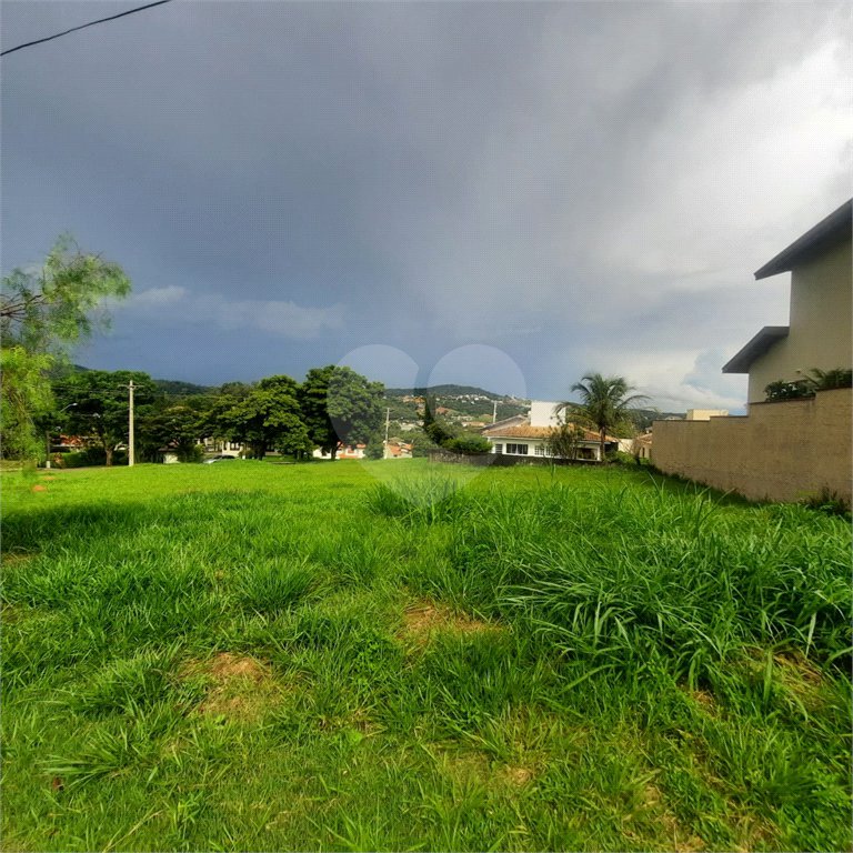 Lindo terreno de 450m², localizado no Condomínio Vilaggio Caprirccio