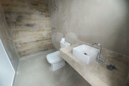 Casa exclusiva em Atibaia de alto padrão com 3 suítes, piscina, espaço gourmet, condomínio fechado, aceita financiamento