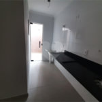 Apartamento com 37m2, 2 quartos, banheiro, sala, cozinha, quintal e 1 vaga de GARAGEM