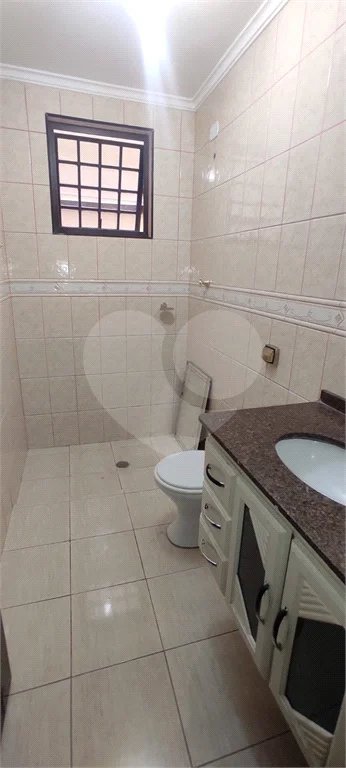 Casa com 180m², 3 dormitórios, 1 vaga, à venda na Vila Scarpelli em Santo André.