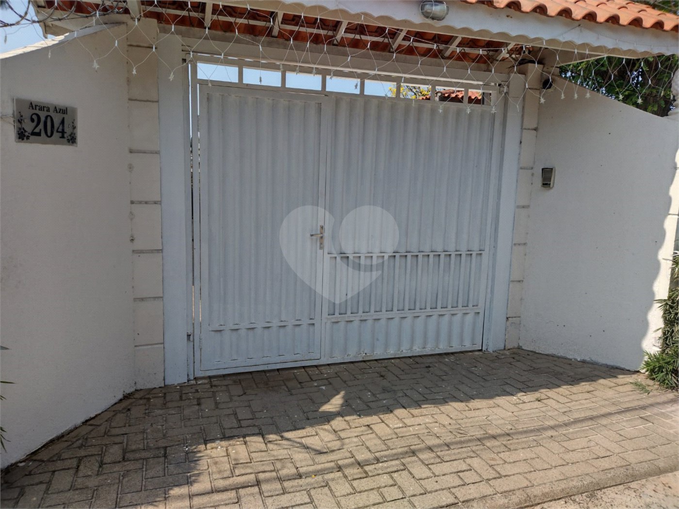 Indaiatuba- Recreio Internacional Viracopos - Terreno com 1000 ms - construido 200 ms - Sobrado com 3 dorms, 1 suite, Ar condicionado nos quartos e sala, cozinha com armários, cooktop, ampla varanda - Quiosque com churrasqueira e piscina , playground, garagem, deposito - R$ 1.500.000,00 - não ace