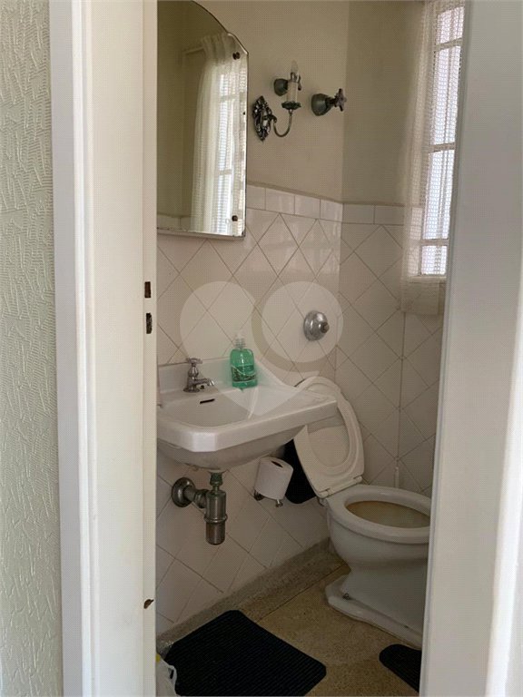 Casa à venda na Aclimação de 190m² com 3 dormitórios e 2 vagas.