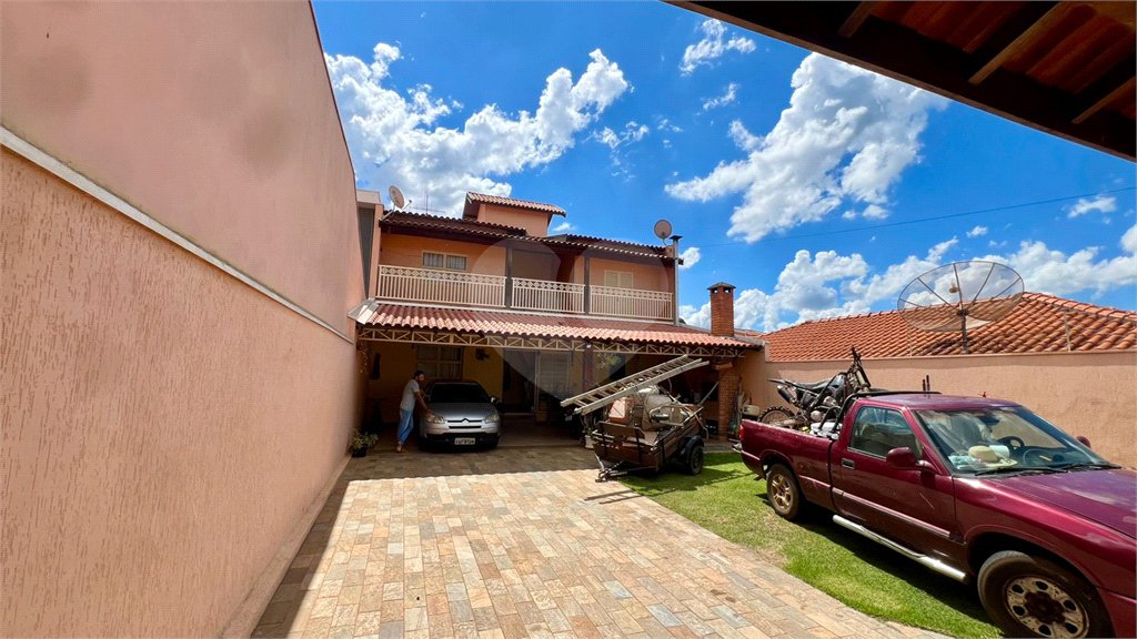 Sobrado à venda com 4 quartos, em Residencial Itamarati