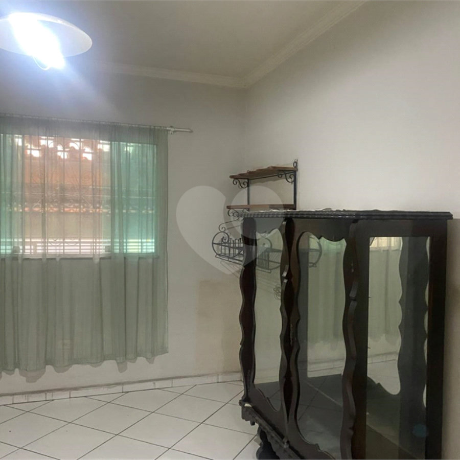 Casa à venda com 3 quartos e 4 vagas de garagem