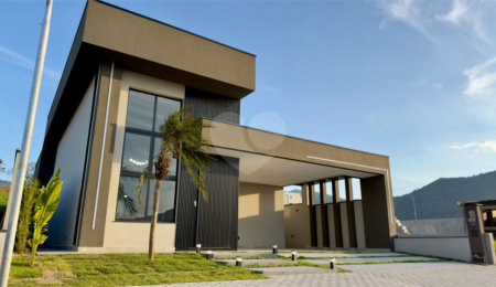 Casa à venda com 3 suítes no condomínio Residencial Portal Lamis, Bom Jesus dos Perdões - SP