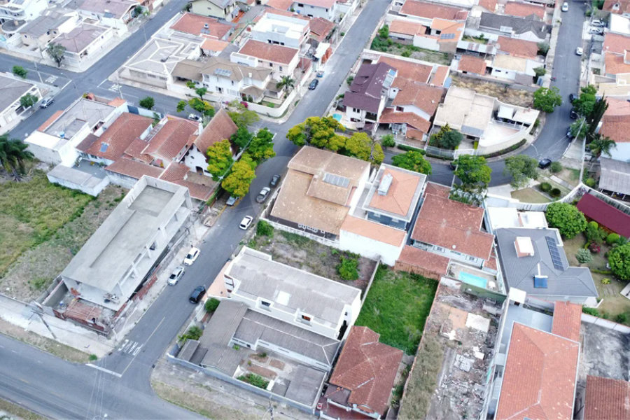 Terreno 300m² à Venda próximo ao centro á poucos metros da Avenida Champagnat